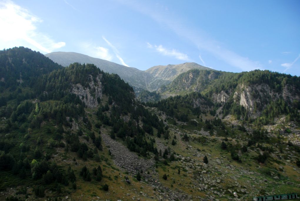 Etapes au Col Envalira 2408m ; Canillo ;  Ville Encamp ; Col Cortals 2083m ; Station Grau Roig ; Pas de la Case (escale )