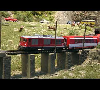 Superbe réseau de trains miniatures à voie étroite HOm thème de l'ancien Furka Oberalp Railway en Suisse