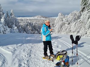 En montant au Puech du Roussillon à 1402m par la croix du Pal