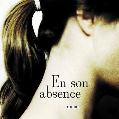 En son absence