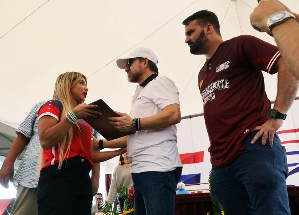 Gobernador Lacava entregó reconocimiento a atletas de Carabobo destacados en Olimpiadas París 2024