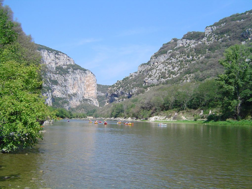 Descente des gorges de l'Ardèche à VALLON PONT D'ARC