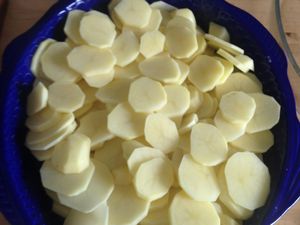 Gratin pommes de terre, escalopes de poulet et poireaux au cidre