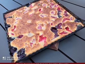 Brownie au chocolat blanc et fruits rouges