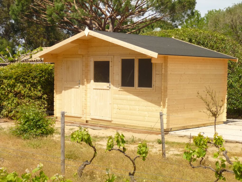 Le chalet est livré en kit. 20m2
Montage 3 jours 2 personnes