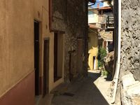 Bélvédère vu de Roqubillière puis les pentes, la place du village et les ruelles avec parfois des "tunnels"