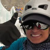 Una joven se convierte en la primera mujer de Arabia Saudita en alcanzar la cima del Everest