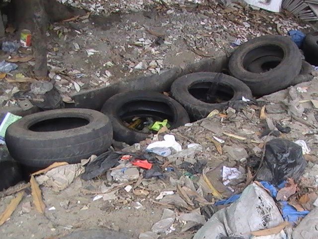 Par nos mauvaises habitudes, notre incivisme, notre mépris pour l'environnement, nous sommes en train de transformer Abidjan en l'une des villes les plus insalubres... Ces images montrent l'urgence qu'il y a à changer de comportement et aussi notre