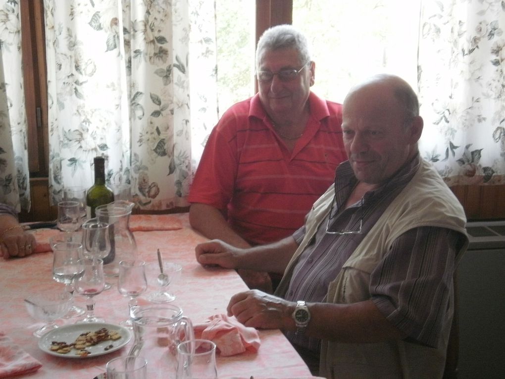 Le 16 juin Sortie de printemps du CCAS d'AURIBEAU  - Village de DOLCEACQUA (Italie) très belle journée. visite du village terminée par un bon repas.