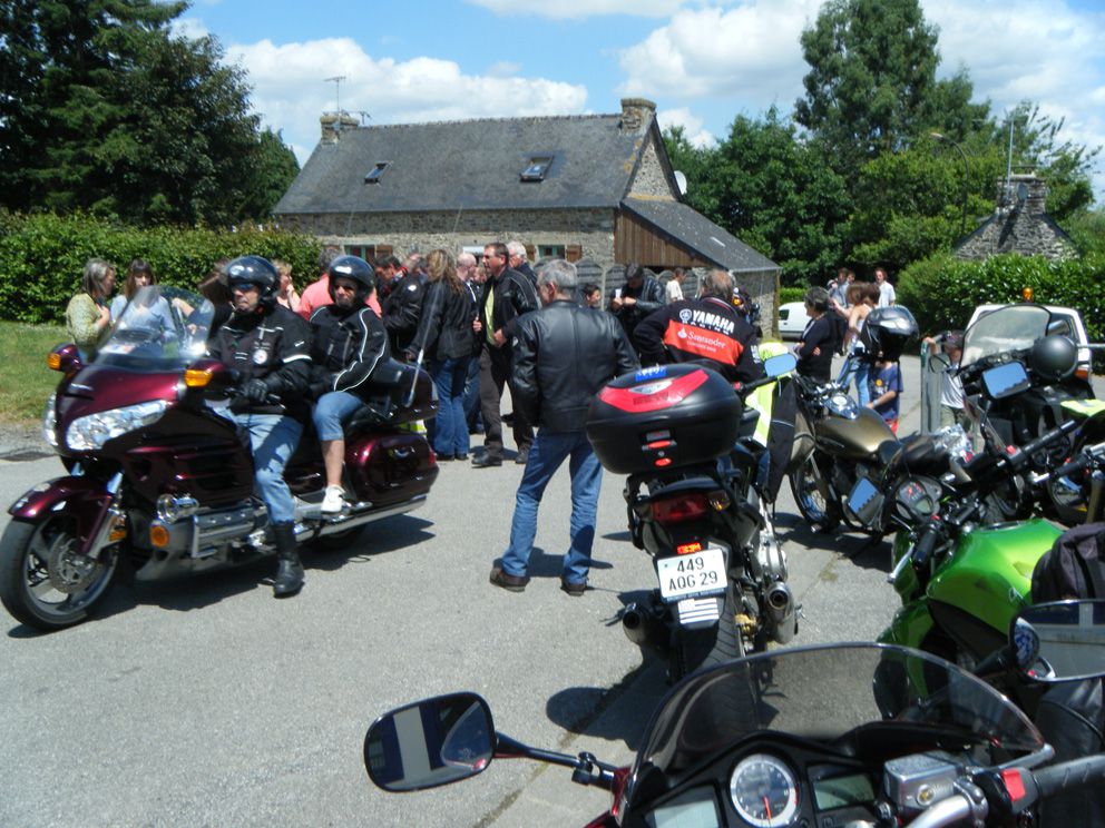 Participation accrue pour la 2ème édition de la randonnée contre la Muco à PAULE (22). Sous le soleil et toujours dans une super ambiance. A l'an prochain ! Encore plus nombreux pour vaincre cette maladie qui s'attaque aux enfants nous avons beso