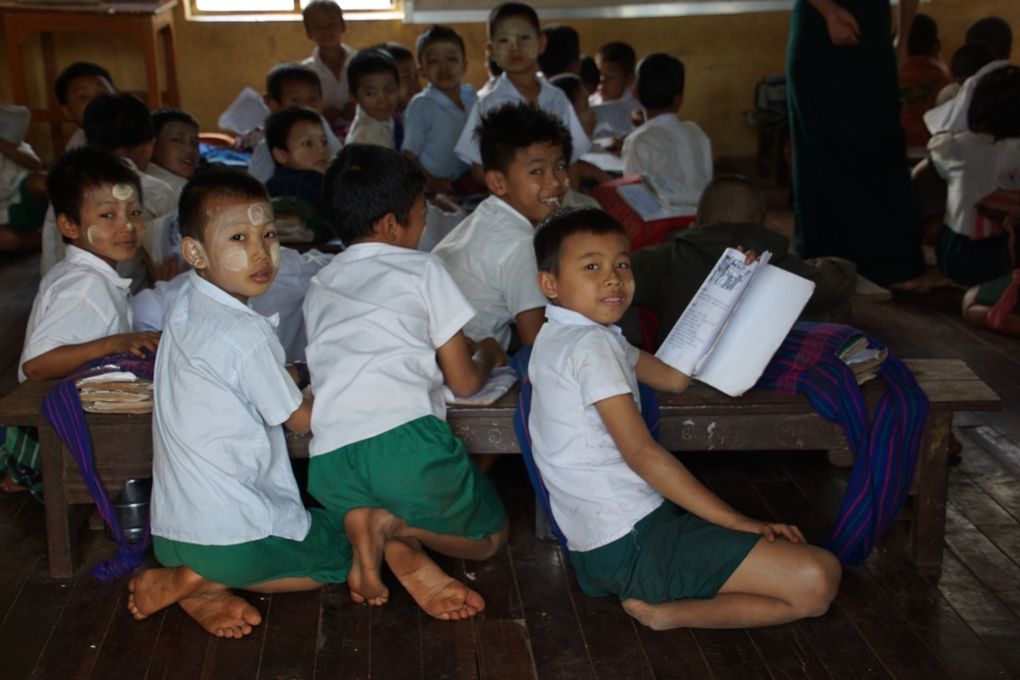 Birmanie : 1 STYLO 1 AVENIR à l'école de May Thu San