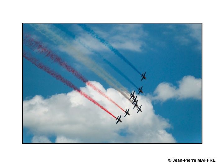 Comme le montre ce diaporama, les avions m'ont toujours fasciné. J'aime leur association avec les nuages et les effets de lumière sur leur carlingue.