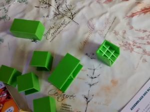 Scientibox: petits cubes verts pour faire des labyrinthes optique avec des miroirs