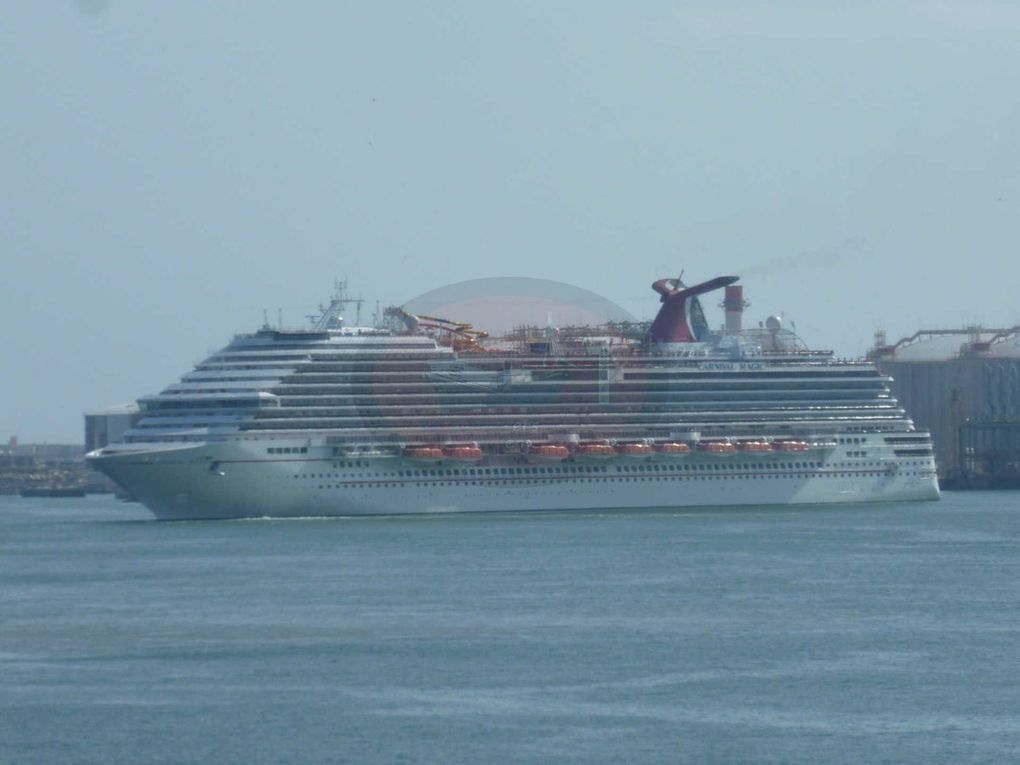 Bienvenue à Barcelone, premier port croisière d'Europe ! Habitée par 1 602 000 personnes, cette ville de Catalogne est idéalement située pour embarquer des passagers prêts à faire le tour de la Méditerranée.