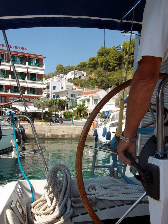 Marie-Françoise, Liliane et Robert, début septembre. de Chalkis aux Sporades.