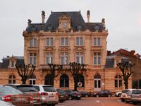 Place Exelmans, sur la façade de l'immeuble de l'Office National de la Chasse et de la Faune Sauvage