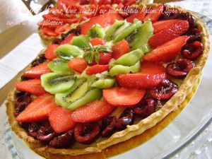 Tarte aux fruits (Fraises, kiwis, cerises) sur pâte sablée de Madame A.Sophie Pic, sur lit de crème pâtissière Jaclyne www.cuisineetgourmandise.fr