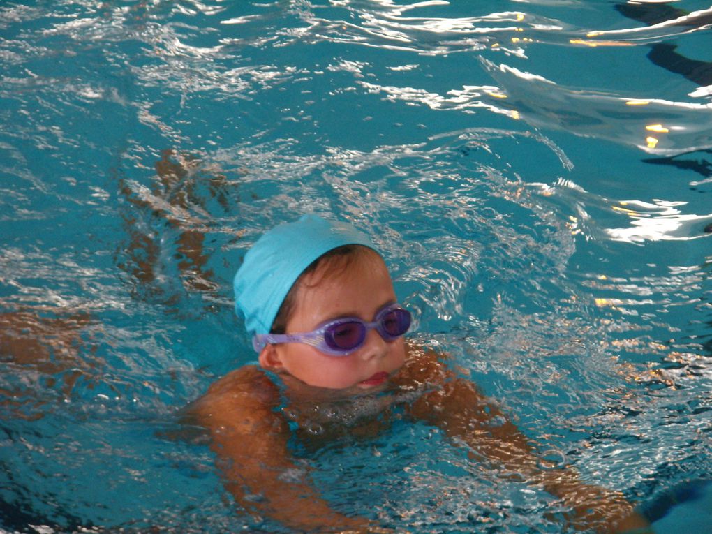 Au cours de ce cycle, les élèves ont pu améliorer leurs compétences en milieu aquatique. Dans la bonne humeur, ils ont fourni des efforts importants qui leur ont permis de passer l'épreuve du savoir nager.