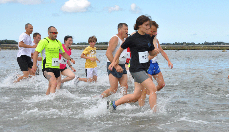 Photos de la Course du Run, 14 août 2011. 7,5kilomètres, tour de l'île Tatihou et double passage du Run.