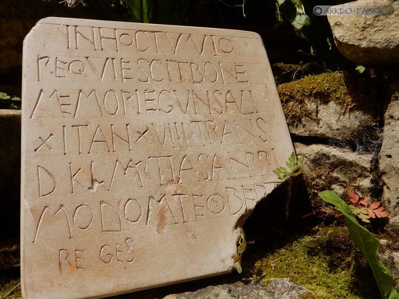 Détail de la stèle funéraire de l'Antiquité tardive, dite ''de Gunsa''.