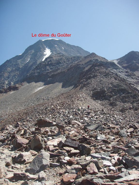 Eté 2009 - Très beau temps - Beaucoup d'alpinistes sur la route du Mont Blanc