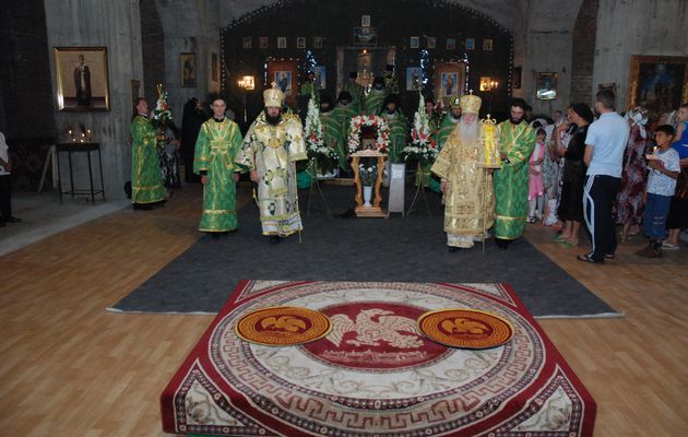 ARHIEPISCOPUL ANTONIE DE URAL ŞI GURIEVSK A LITURGHISIT LA MĂNĂSTIREA HÂNCU