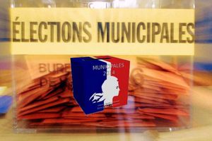 Résultats premier tour des municipales 2014: l'UMP en tête, le PS en recul, l'abstention en hausse