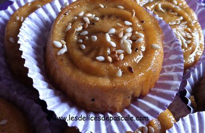 Petits gâteaux au miel fourrés aux amandes