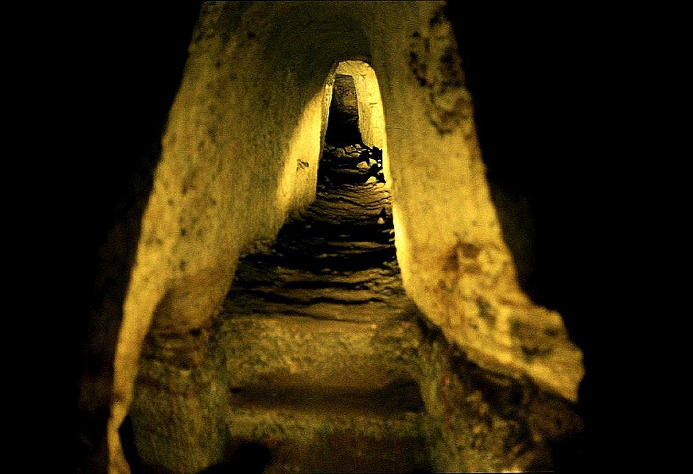 Etude de la mine de cuivre exploitée au XIXe siècle à Longeville-lès-Saint-Avold (accès interdit, espace protégé).
Les photos, prises entre 1977 et 1981, sont de Serge Kottmann, naturaliste et spéléologue.