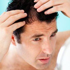 Homme :5 conseils pour limiter la perte de cheveux