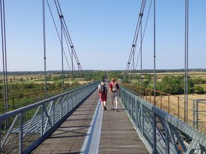 Premier pont, le pont suspendu de Tonnay Charente