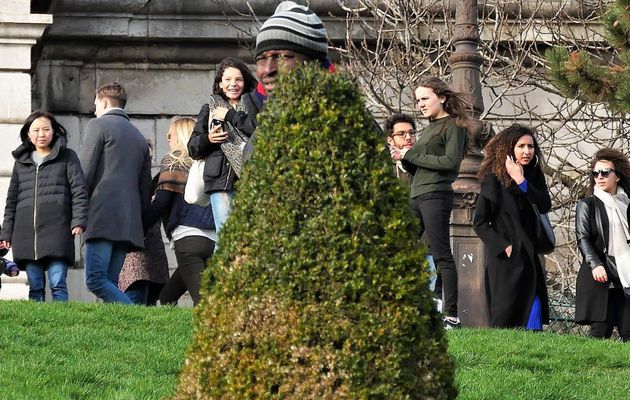 25 février. Square Louise Michel.16h.