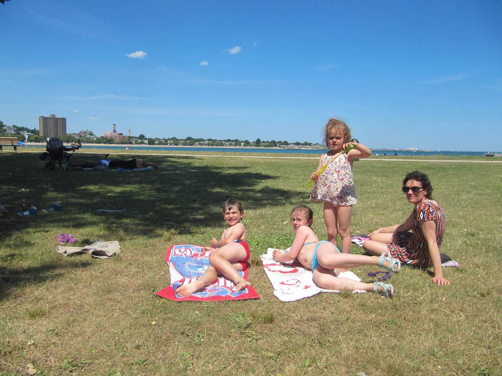 A Carson Beach, où 5 avions tournaient en rond et crachaient de la fumée blanche en écrivant des messages de pub ! Sont fous ! Et sinon, l'eau était froide comme dans le Finistère nord... Mais ce n'est pas tjs comme ça !! 